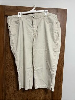 Riders by Lee Khaki Capri Pants